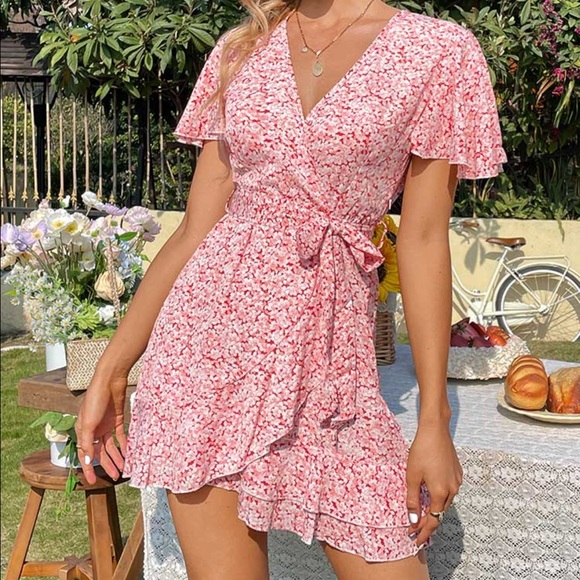 Cupshe V neck wrap dress - Picture 1 of 8